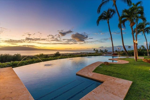 85 Lau Awa Pl, Lahaina, HI 96761