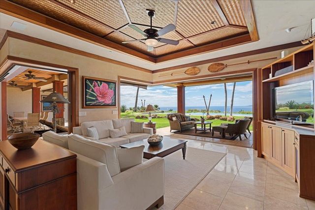 85 Lau Awa Pl, Lahaina, HI 96761
