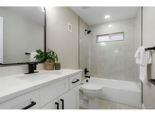 3046 Saint Paul St, Denver, CO 80205