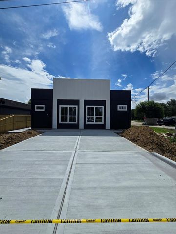 7900 Bowen Street B, Houston, TX 77051