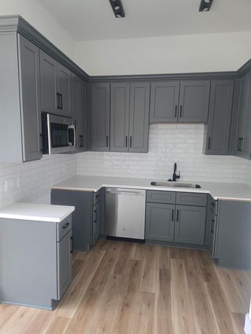 7900 Bowen Street B, Houston, TX 77051