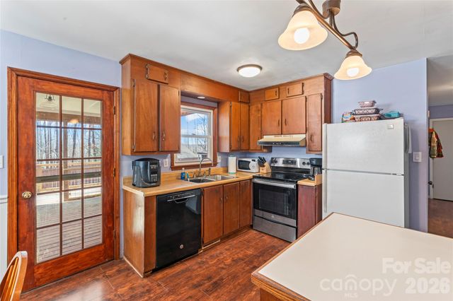 8615 Lochinvar Drive, Charlotte, NC 28227