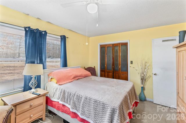 8615 Lochinvar Drive, Charlotte, NC 28227