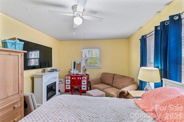 8615 Lochinvar Drive, Charlotte, NC 28227