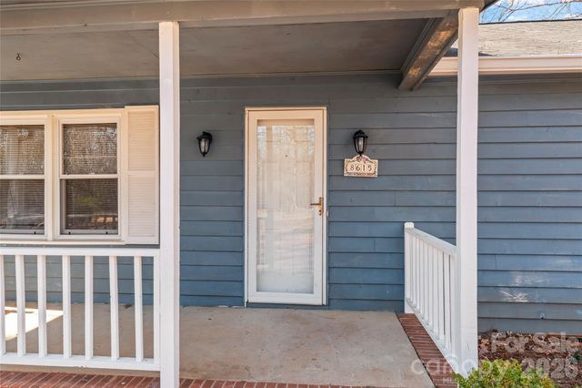 8615 Lochinvar Drive, Charlotte, NC 28227