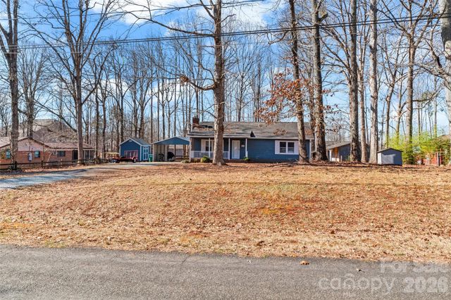 8615 Lochinvar Drive, Charlotte, NC 28227