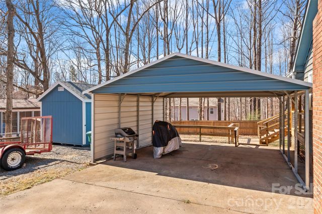 8615 Lochinvar Drive, Charlotte, NC 28227