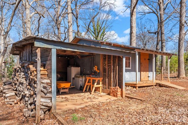 8615 Lochinvar Drive, Charlotte, NC 28227