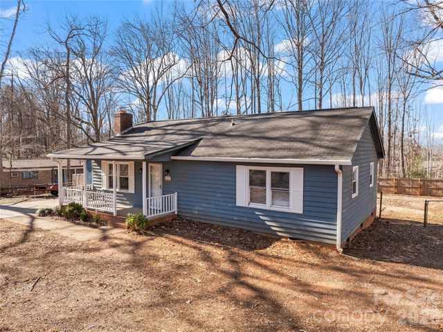 8615 Lochinvar Drive, Charlotte, NC 28227