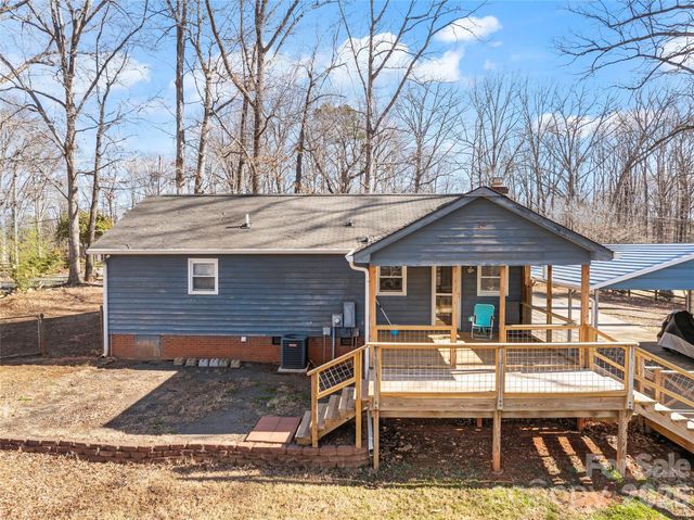 8615 Lochinvar Drive, Charlotte, NC 28227