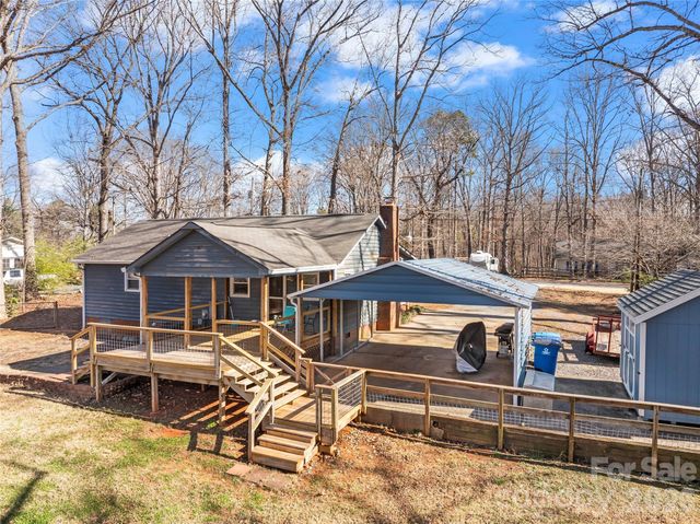 8615 Lochinvar Drive, Charlotte, NC 28227