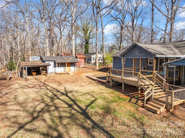 8615 Lochinvar Drive, Charlotte, NC 28227