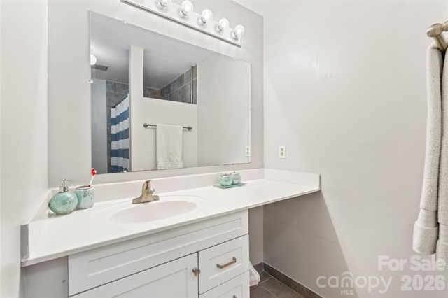 8615 Lochinvar Drive, Charlotte, NC 28227