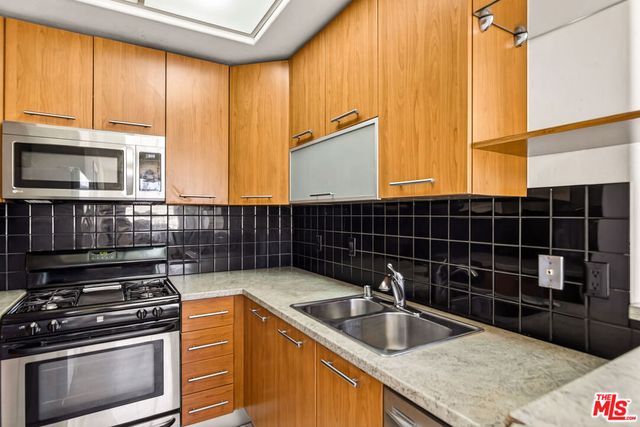 7101 La Tijera Boulevard H201, Los Angeles, CA 90045