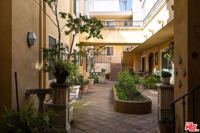 7101 La Tijera Boulevard H201, Los Angeles, CA 90045