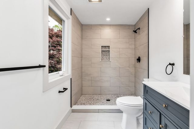 53 Walnut St, Saugus, MA 01906