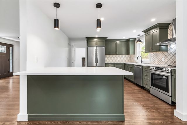 53 Walnut St, Saugus, MA 01906