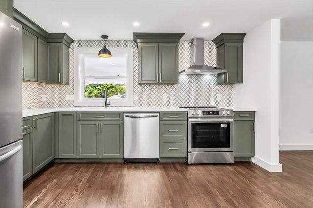 53 Walnut St, Saugus, MA 01906