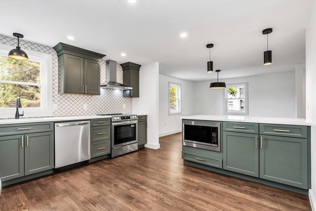 53 Walnut St, Saugus, MA 01906