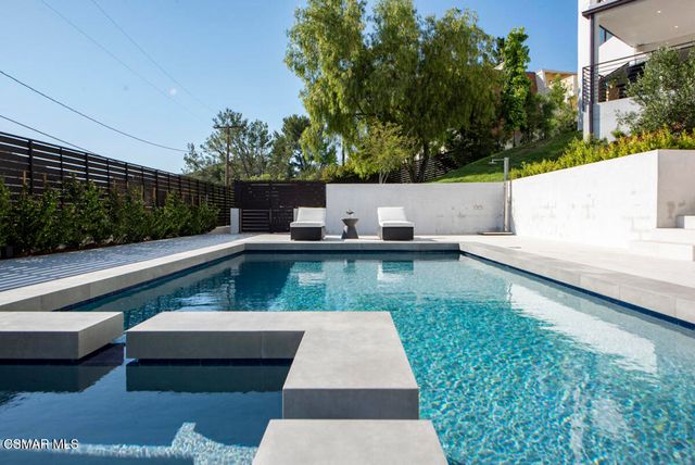 290 Lake Sherwood Drive, Thousand Oaks, CA 91361