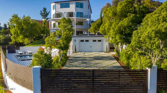 290 Lake Sherwood Drive, Thousand Oaks, CA 91361