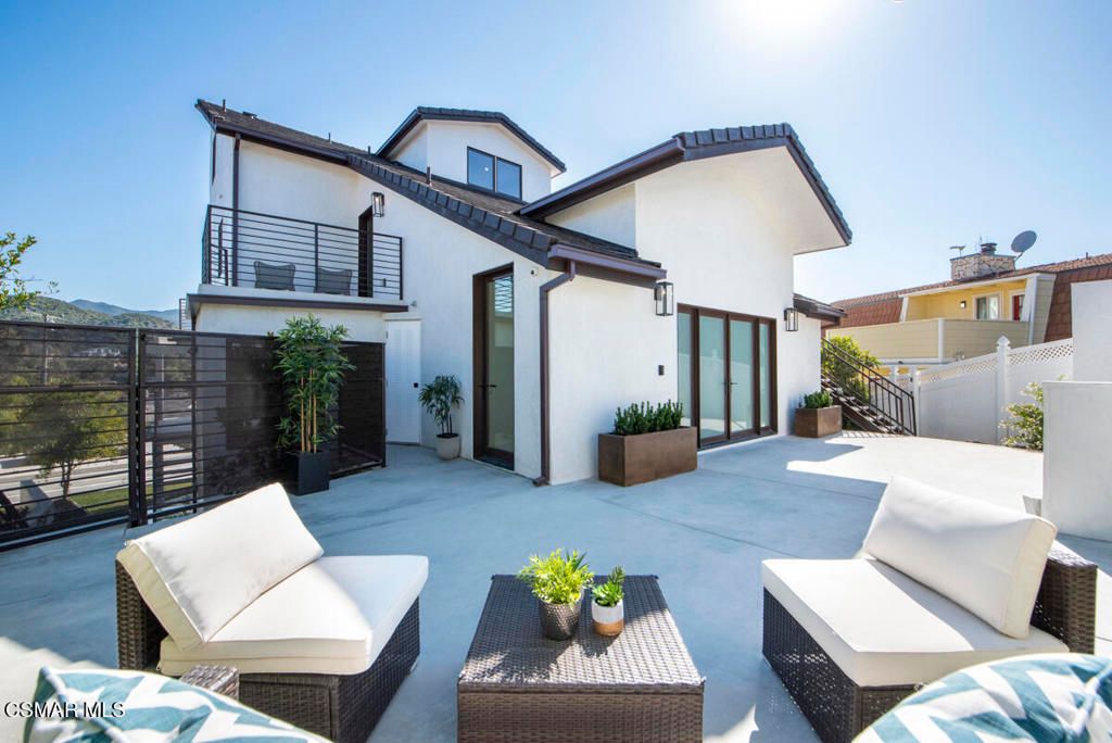 290 Lake Sherwood Drive, Thousand Oaks, CA 91361