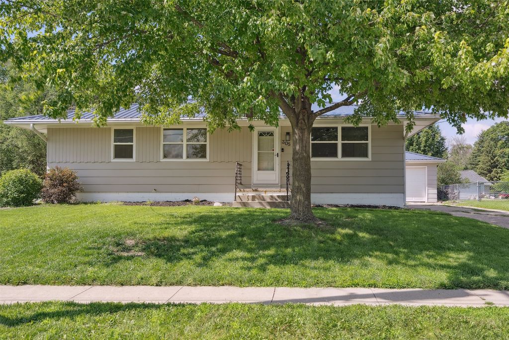 305 Northview Drive, Waukee, IA 50263