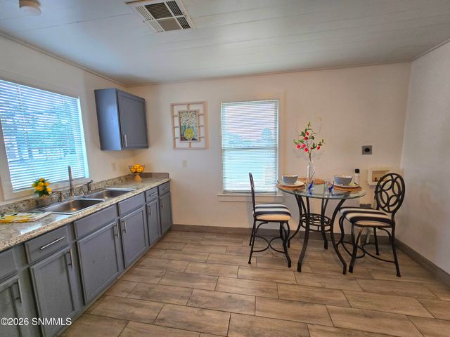 902 Foster Road, Las Cruces, NM 88001