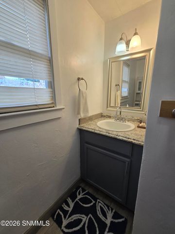 902 Foster Road, Las Cruces, NM 88001
