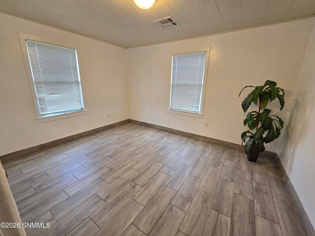 902 Foster Road, Las Cruces, NM 88001
