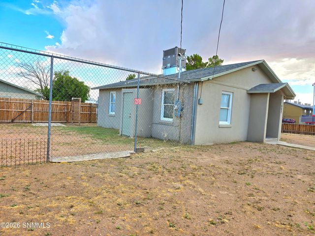 902 Foster Road, Las Cruces, NM 88001