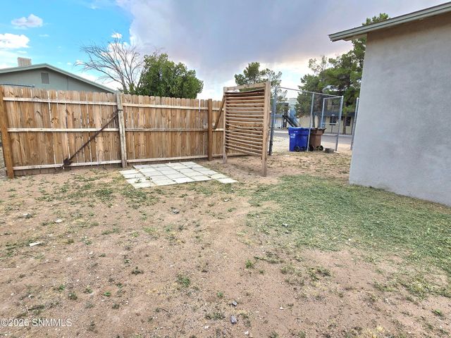 902 Foster Road, Las Cruces, NM 88001