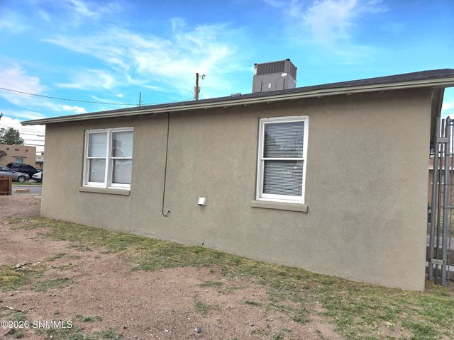 902 Foster Road, Las Cruces, NM 88001