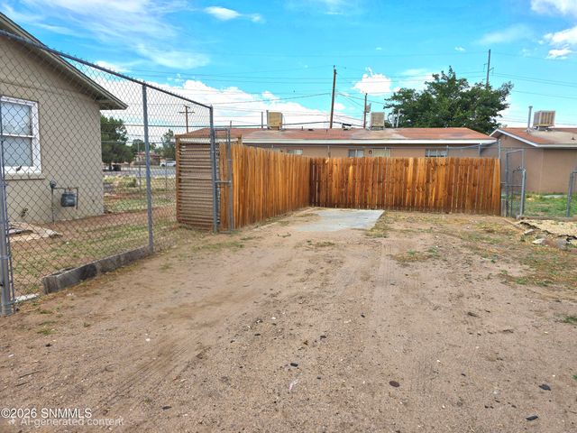 902 Foster Road, Las Cruces, NM 88001
