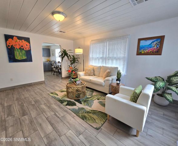 902 Foster Road, Las Cruces, NM 88001