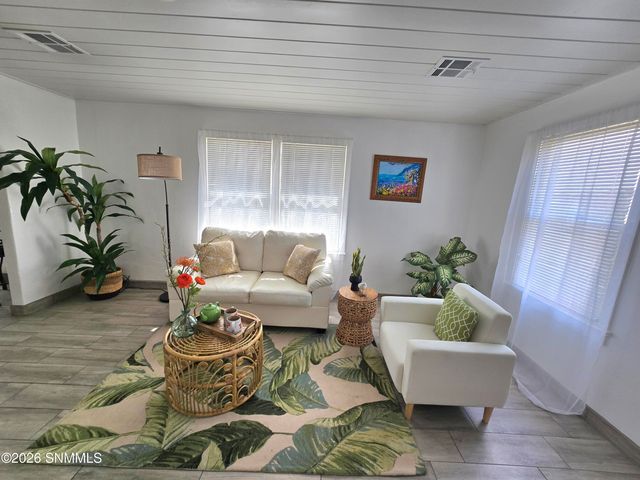 902 Foster Road, Las Cruces, NM 88001
