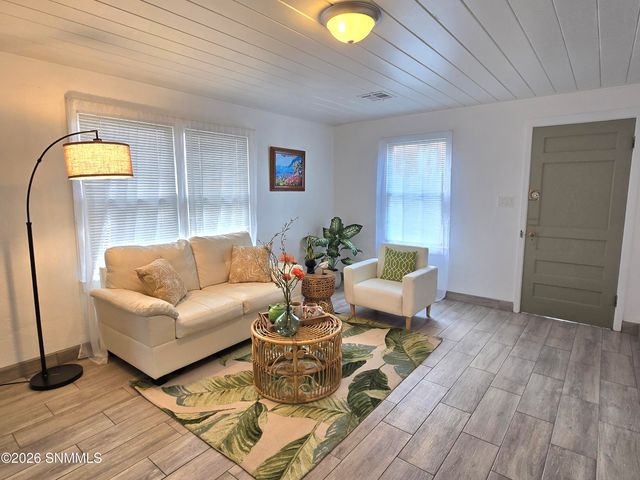 902 Foster Road, Las Cruces, NM 88001