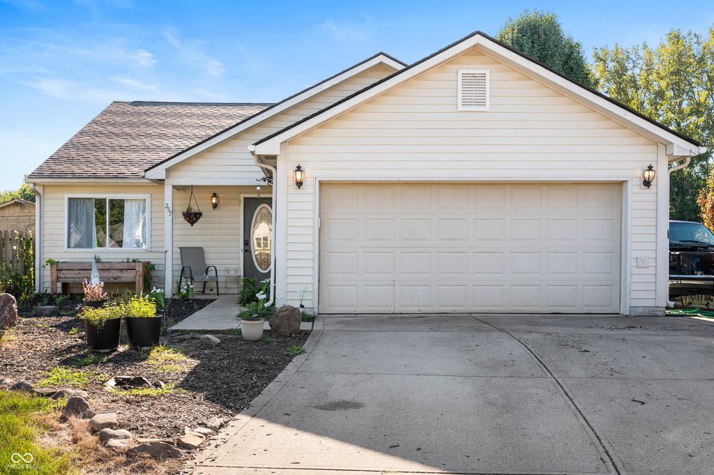 257 Creekway Court, Whiteland, IN 46184