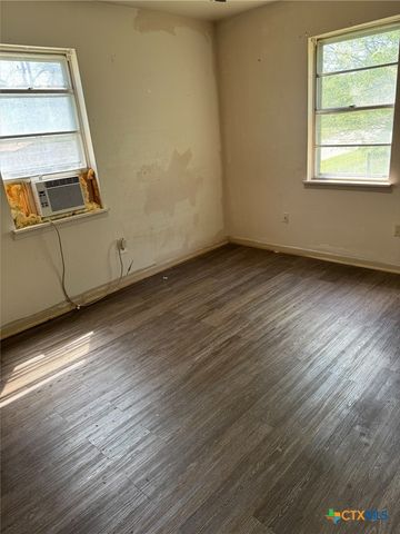 2205 Mountain Ave, Copperas Cove, TX 76522