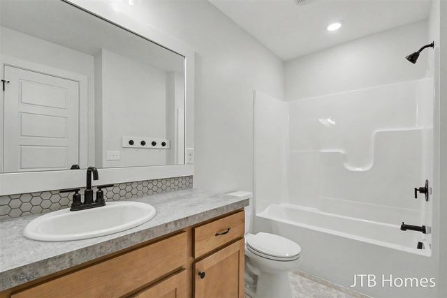 5911 Valley Point Drive, Caledonia, MI 49316