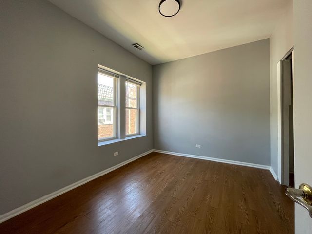 1152 N HARDING Avenue 3, Chicago, IL 60651