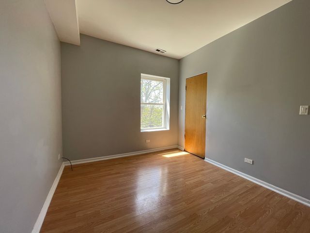 1152 N HARDING Avenue 3, Chicago, IL 60651