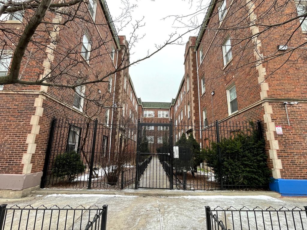 1152 N HARDING Avenue 3, Chicago, IL 60651