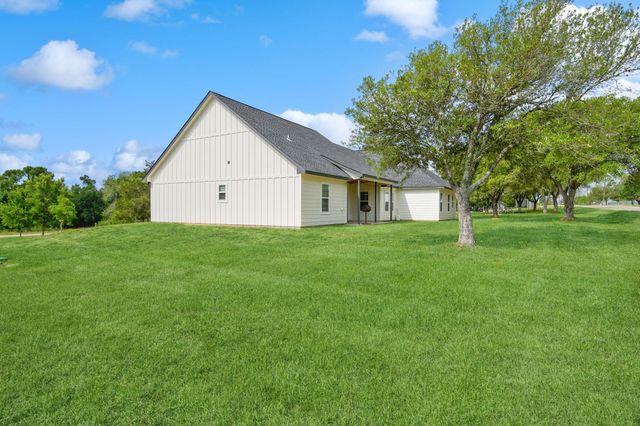 7332 Kurt Drive, Brenham, TX 77833