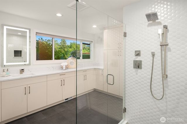 1617 121st Avenue SE, Bellevue, WA 98005