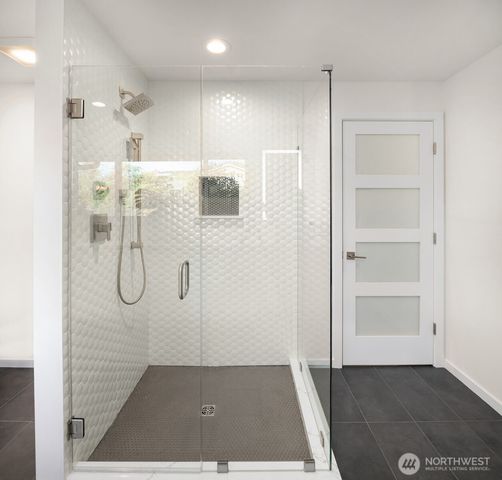 1617 121st Avenue SE, Bellevue, WA 98005