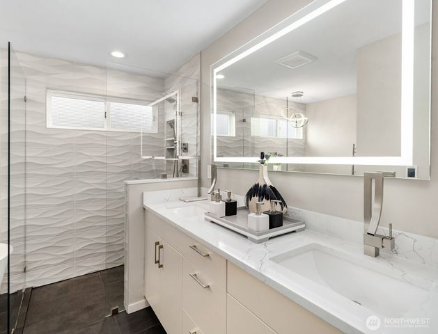 1617 121st Avenue SE, Bellevue, WA 98005