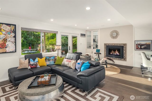 1617 121st Avenue SE, Bellevue, WA 98005