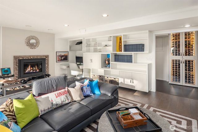 1617 121st Avenue SE, Bellevue, WA 98005