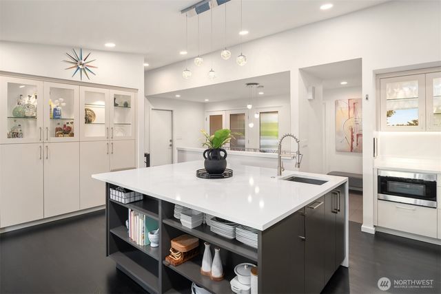 1617 121st Avenue SE, Bellevue, WA 98005